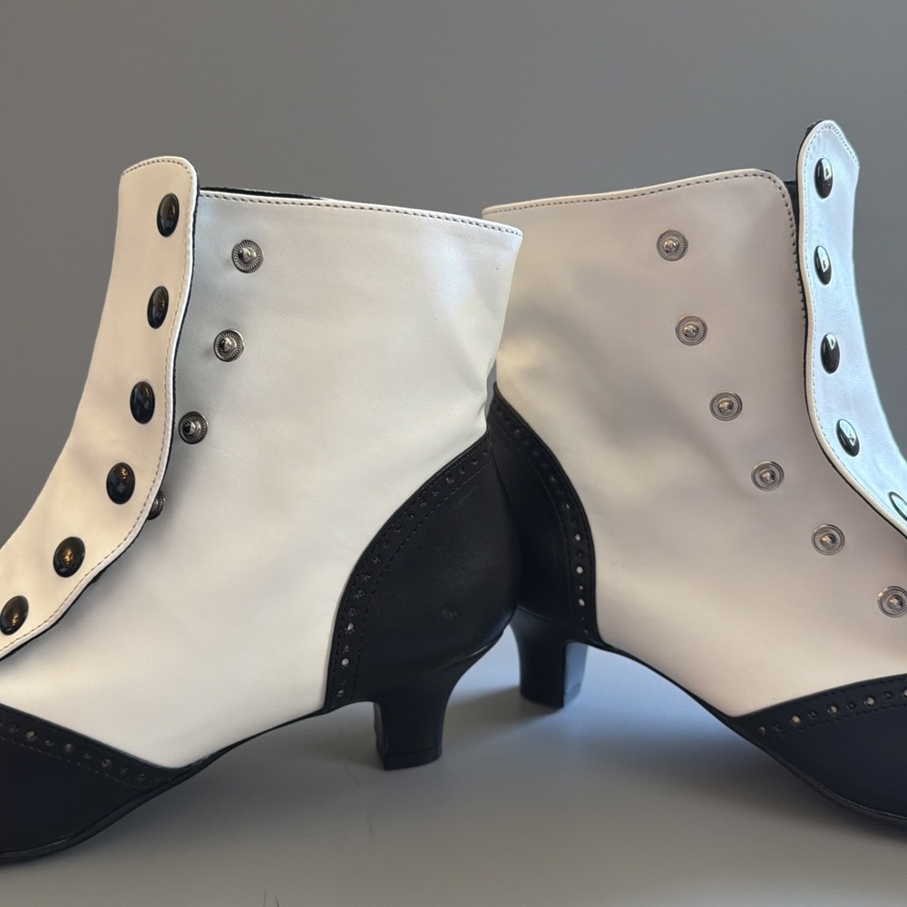 Bordello Pleaser Kitten Heel Wingtip Button Ankle Boots Women Size 10 Flora-1023 - Picture 10 of 12